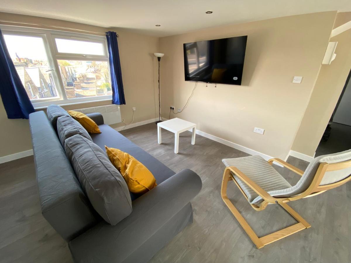 Stunning 1 Bedroom Flat In Wood Green Londra Dış mekan fotoğraf